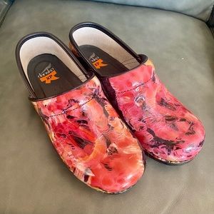 Dansko XP slip resistant clogs. Size 38 EU, 7.5 American. Coral multi colored